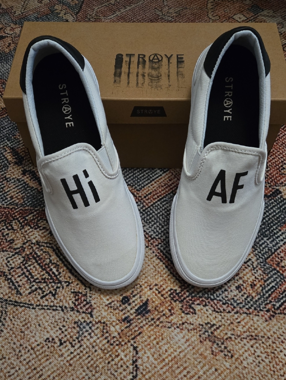STRAYE White Slip-On Sneakers with 'Hi AF' Graphic